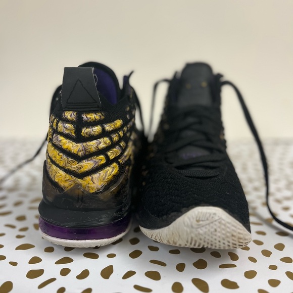 Nike LeBron 17
Lakers - Picture 5 of 5
